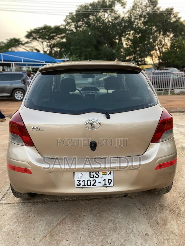 Toyota Vitz 1.0 FWD 3dr 2010 Gold