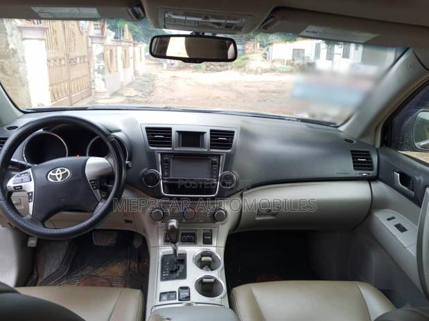 Toyota Highlander 3.5L 4WD 2013 Blue