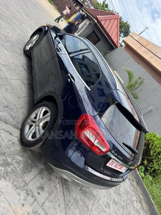 Mercedes-Benz GLA 250 2017 Blue