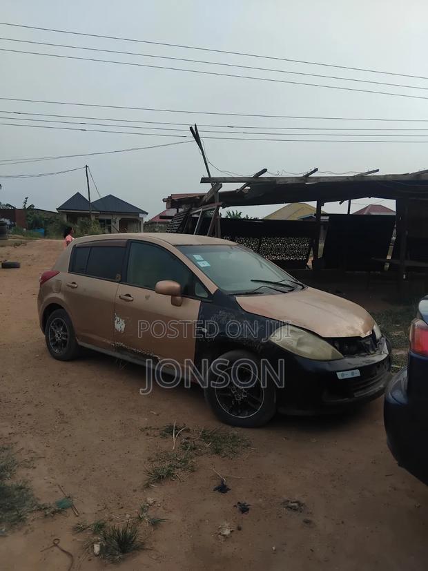 Nissan Tiida 2008 Gold