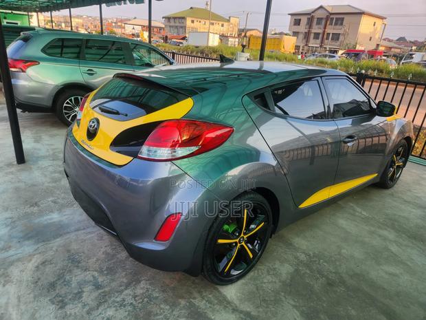 Hyundai Veloster 2019 Gold