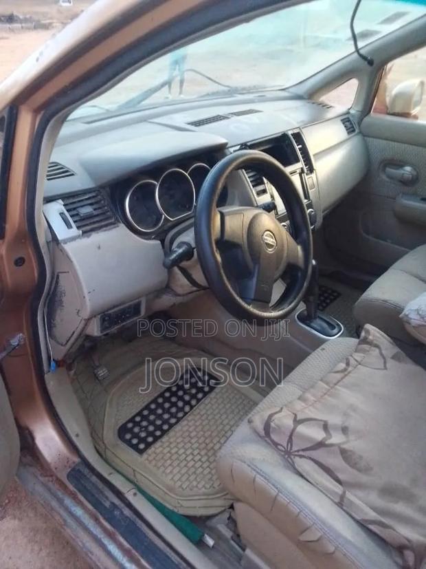 Nissan Tiida 2008 Gold