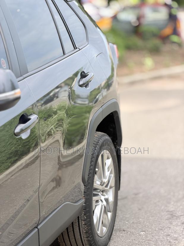 Toyota RAV4 XLE Premium 2021 Gray