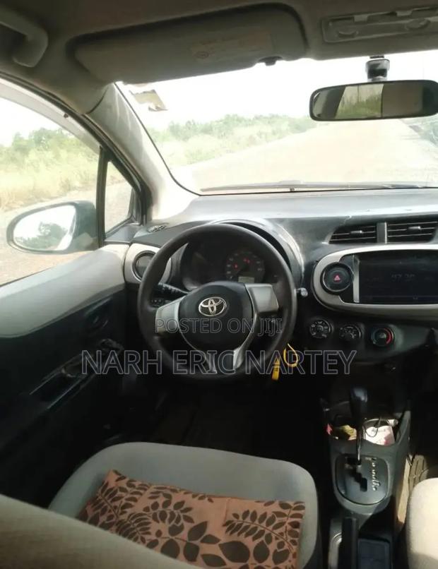 Toyota Vitz 2012 White
