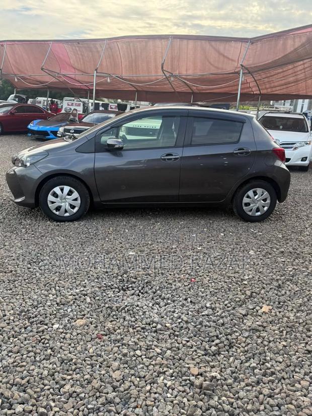 Toyota Vitz 2016 Gray