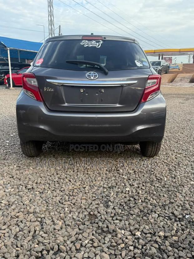 Toyota Vitz 2016 Gray