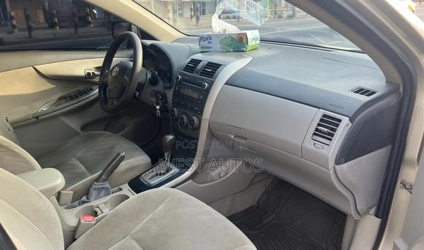 Toyota Corolla LE 4dr Sedan (1.8L 4cyl 4A) 2010 Beige