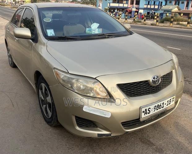 Toyota Corolla LE 4dr Sedan (1.8L 4cyl 4A) 2010 Beige