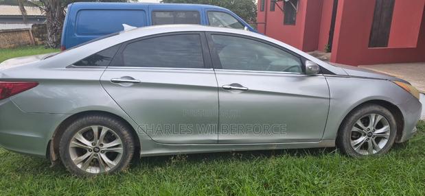 Hyundai Sonata Limited Sedan FWD (2.4L 4cyl 6A) 2012 Black