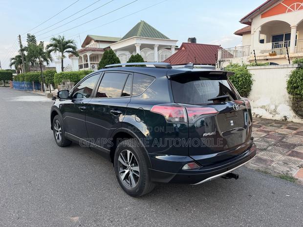 Toyota RAV4 2017 Blue