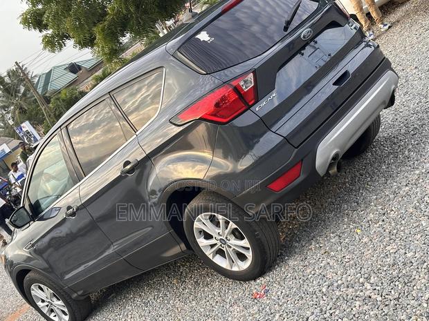 Ford Escape SE 4x4 2019 Gray