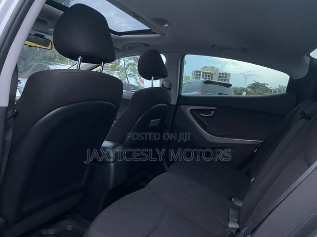 Hyundai Elantra Limited Sedan FWD (1.8L 4cyl 6A) 2016 Silver