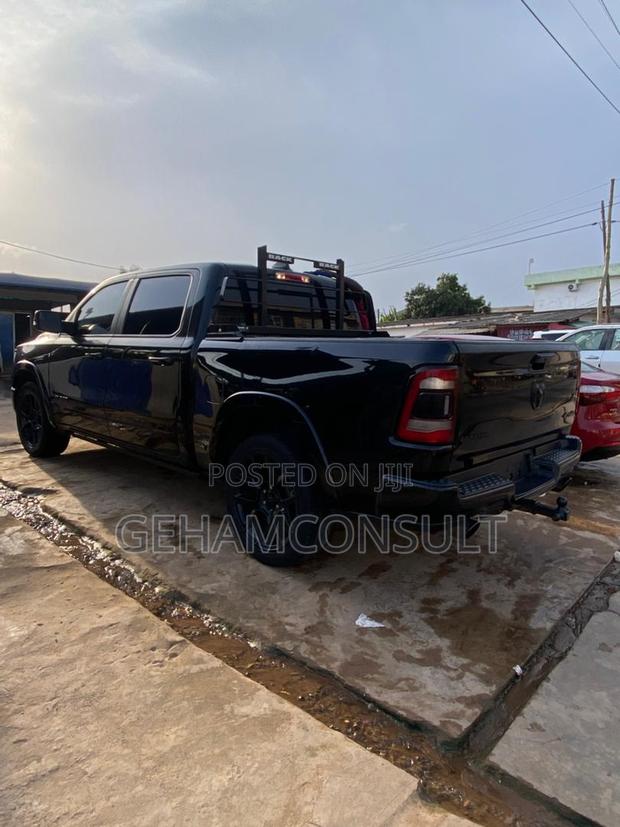 RAM 1500 2022 Black
