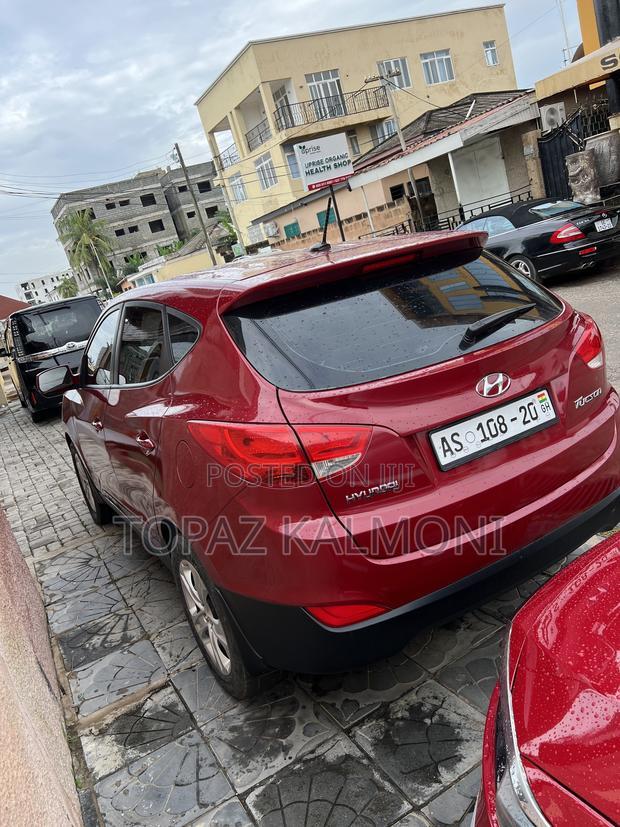 Hyundai Tucson 2011 Red