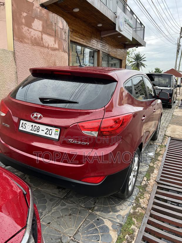 Hyundai Tucson 2011 Red