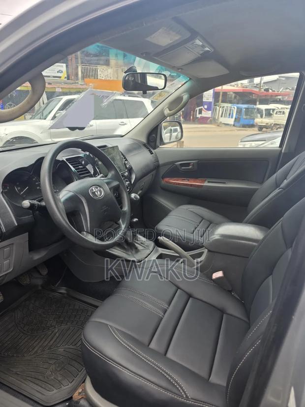 Toyota Hilux 2012 Silver