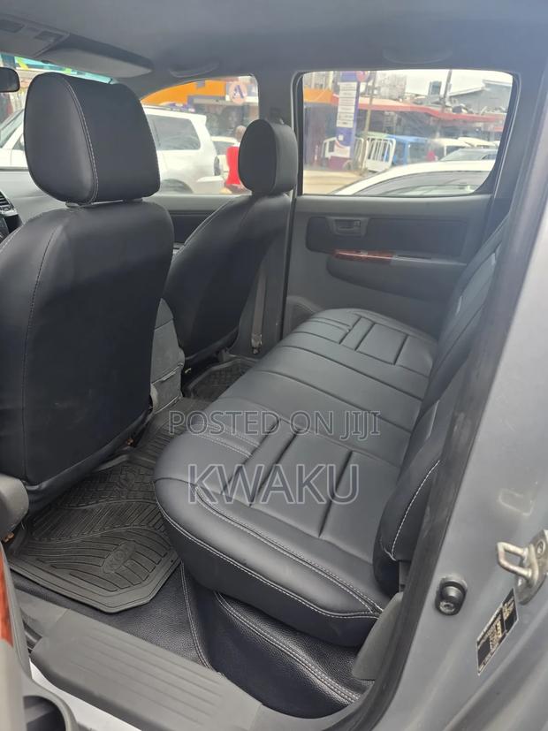 Toyota Hilux 2012 Silver