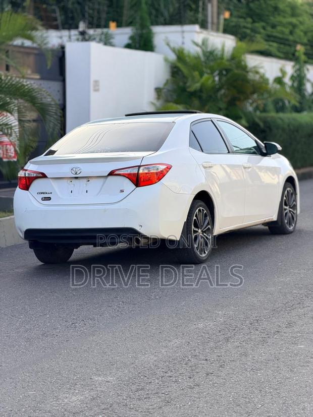 Toyota Corolla S 4dr Sedan (1.8L 4cyl CVT) 2016 White