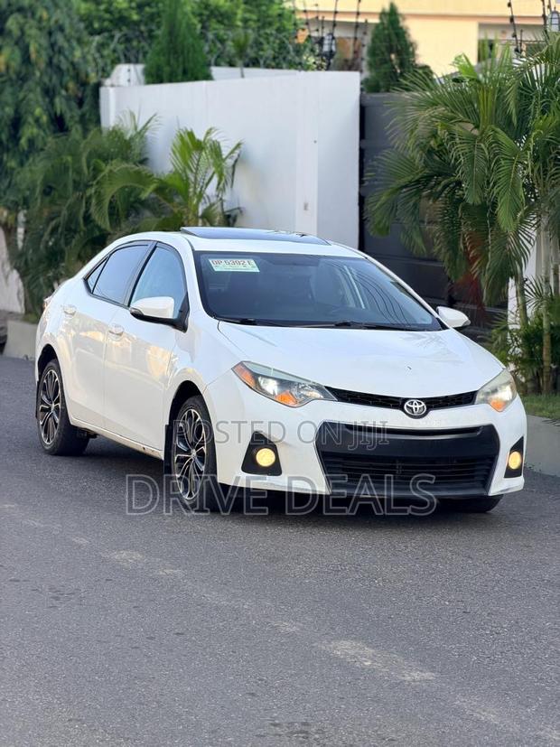 Toyota Corolla S 4dr Sedan (1.8L 4cyl CVT) 2016 White