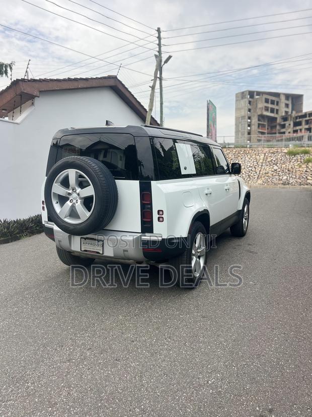 Land Rover Defender X-Dynamic SE 2024 White