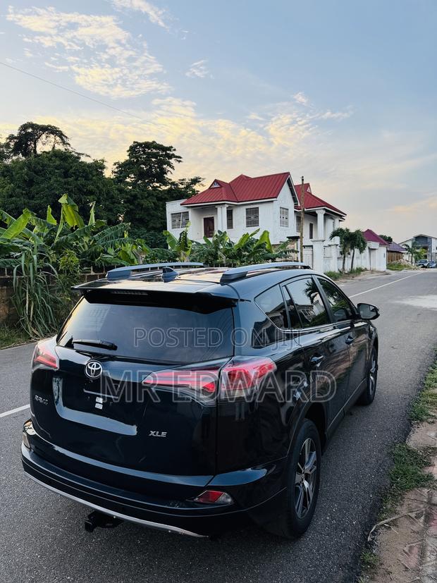Toyota RAV4 Limited 4dr SUV (2.5L 4cyl 6A) 2018 Blue