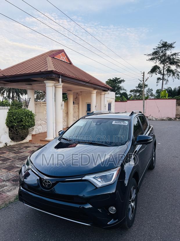 Toyota RAV4 Limited 4dr SUV (2.5L 4cyl 6A) 2018 Blue