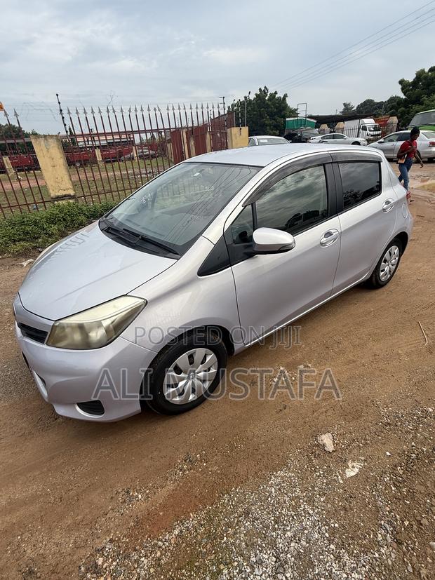 Toyota Vitz 1.3 FWD 5dr 2012 Purple