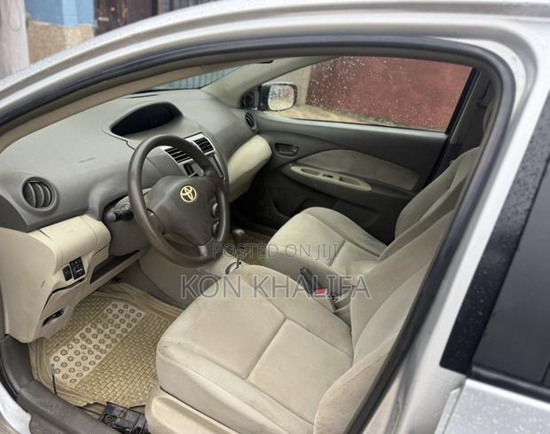 Toyota Belta 2010 Silver