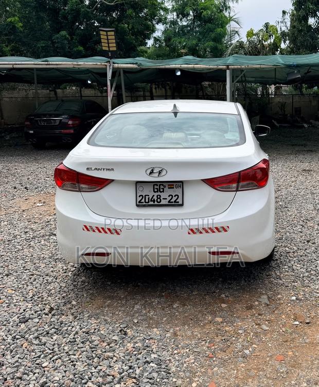 Hyundai Elantra Limited Sedan FWD (1.8L 4cyl 6A) 2013 White
