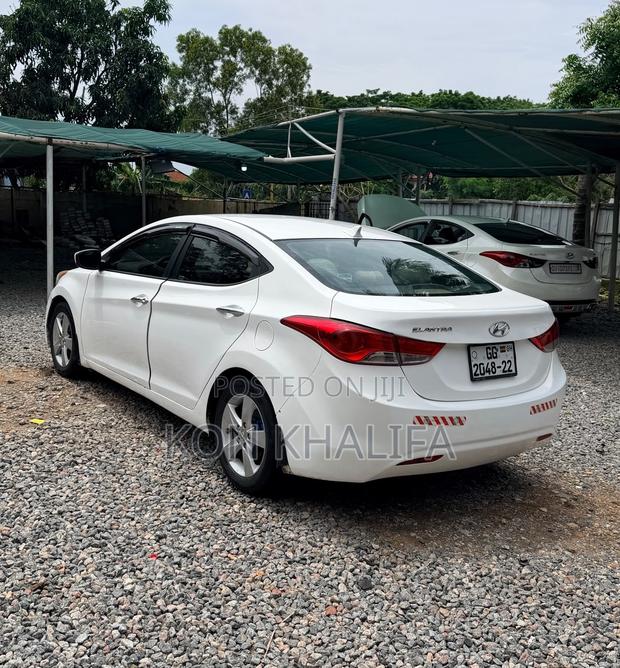 Hyundai Elantra Limited Sedan FWD (1.8L 4cyl 6A) 2013 White