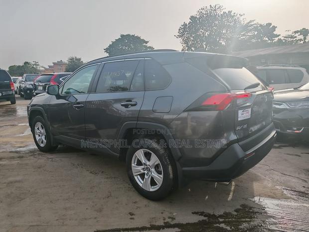 Toyota RAV4 LE 2022 Gray