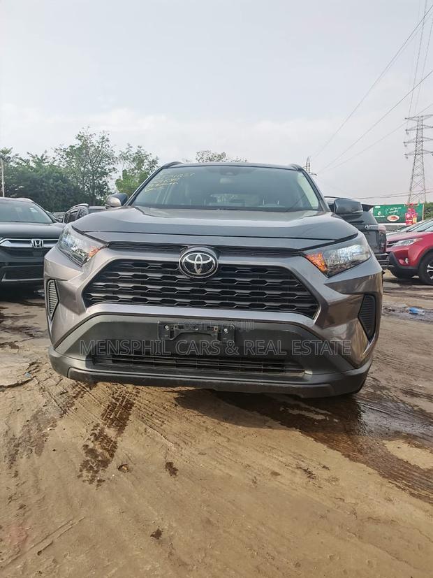 Toyota RAV4 LE 2022 Gray