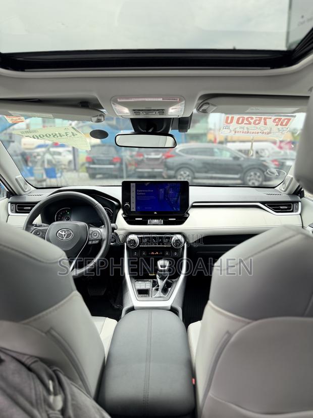 Toyota RAV4 XLE AWD 2024