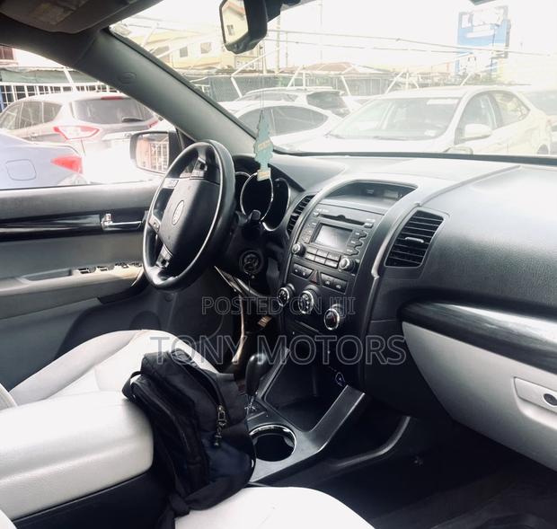Kia Sorento LX 2012 Silver