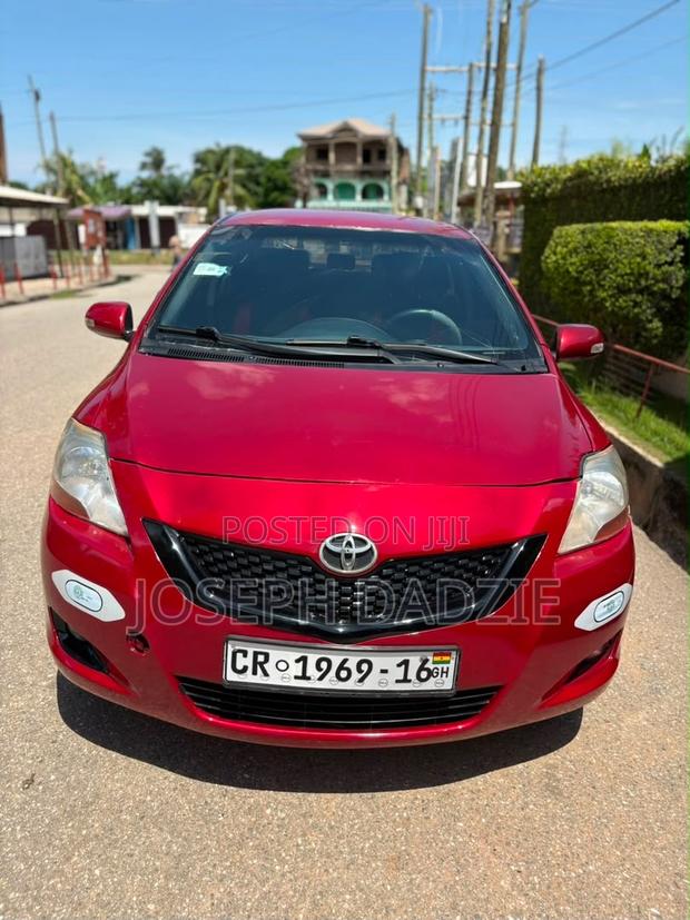 Toyota Yaris Base Hatchback 5dr 2010 Red