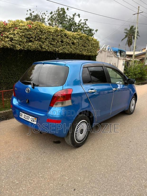 Toyota Vitz 1.3 FWD 5dr 2010 Blue