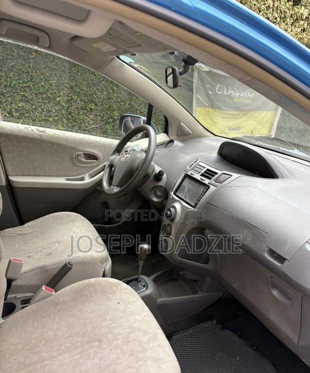 Toyota Vitz 1.3 FWD 5dr 2010 Blue