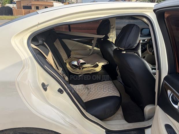 Infiniti Q50 2015 Off white