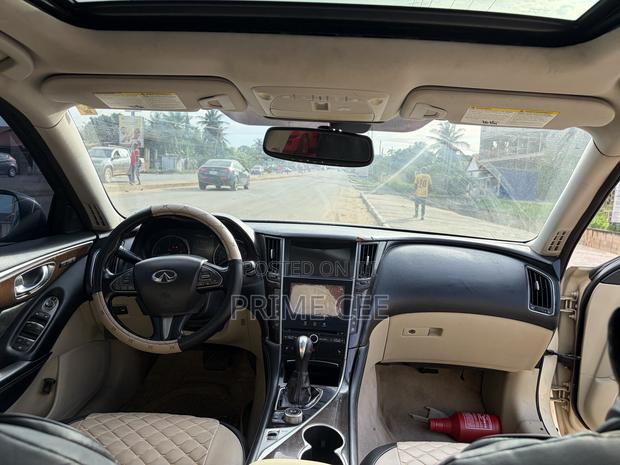 Infiniti Q50 2015 Off white