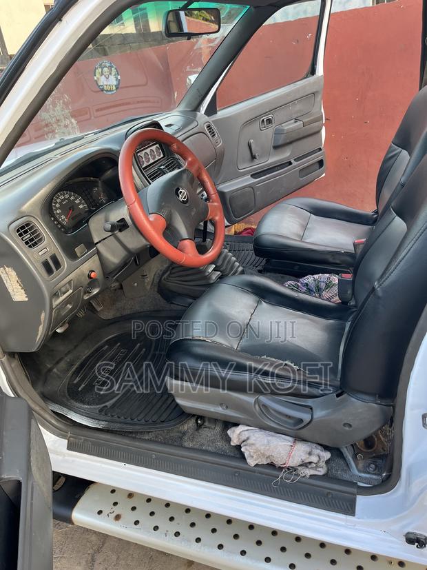 Nissan Hardbody 2019 White