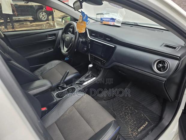 Toyota Corolla 2019 White