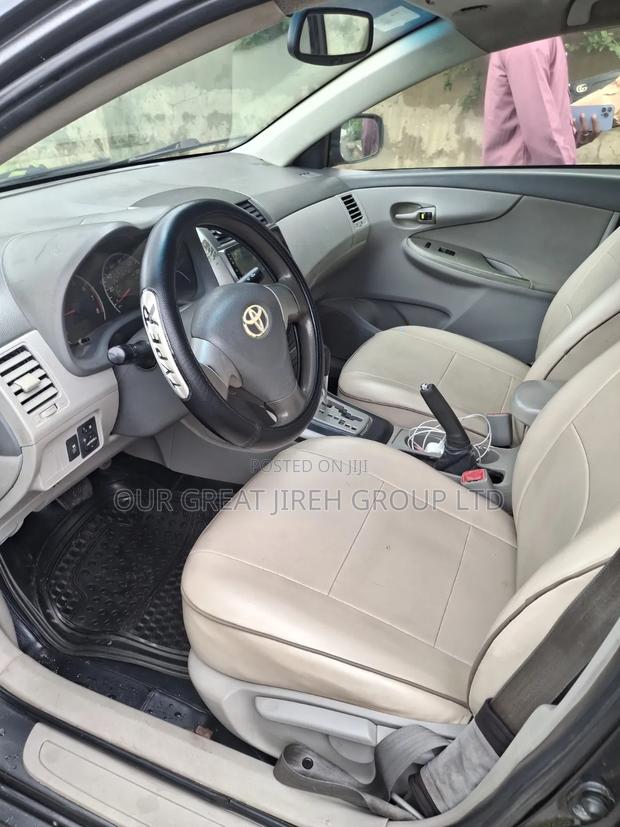 Toyota Corolla 2010 Silver