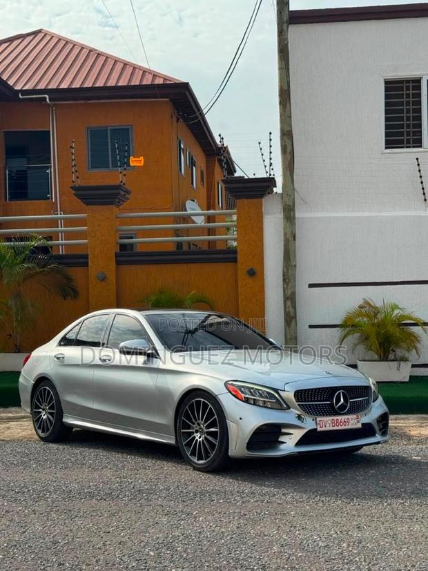 Mercedes-Benz C300 2019 Silver