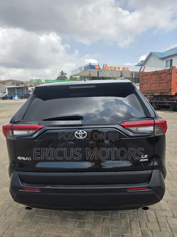 Toyota RAV4 LE AWD 2020 Black
