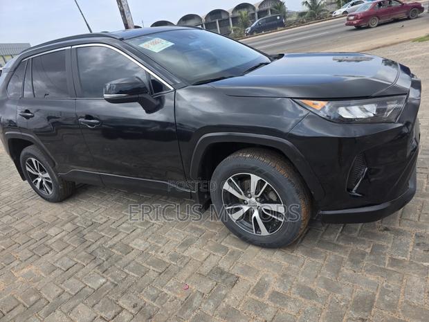 Toyota RAV4 LE AWD 2020 Black