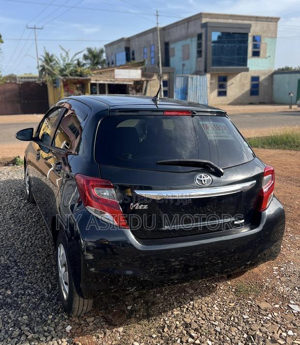 Toyota Vitz 1.3 FWD 5dr 2015 Black