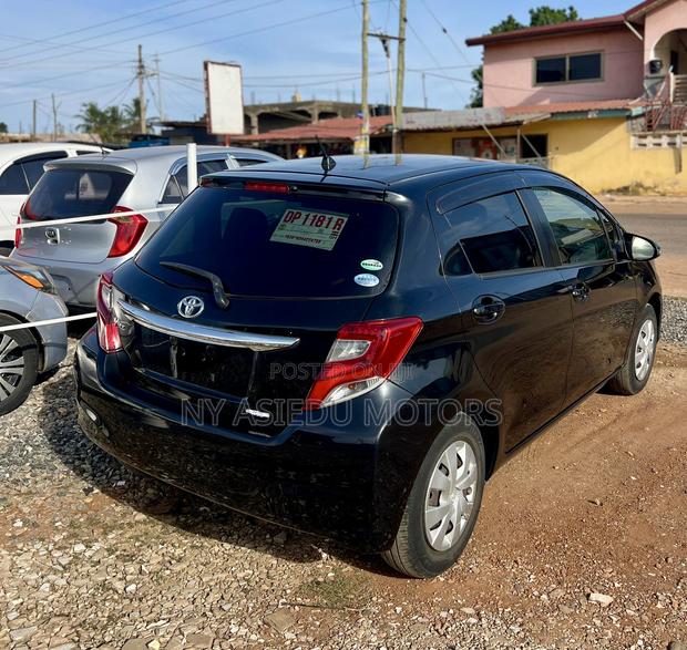 Toyota Vitz 1.3 FWD 5dr 2015 Black