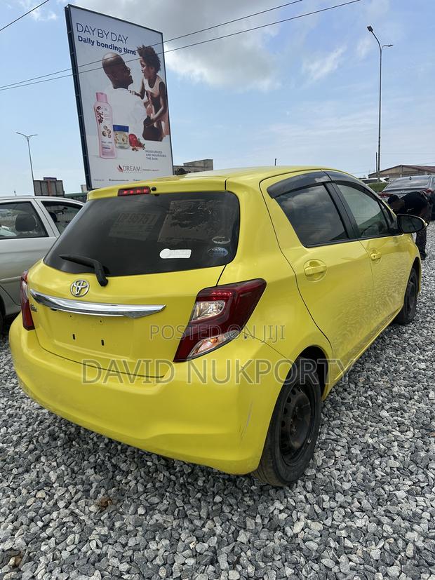Toyota Vitz 2015 Yellow