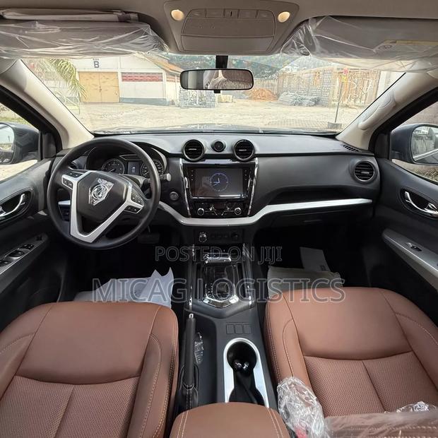 New Nissan Pick-Up 2025 Black