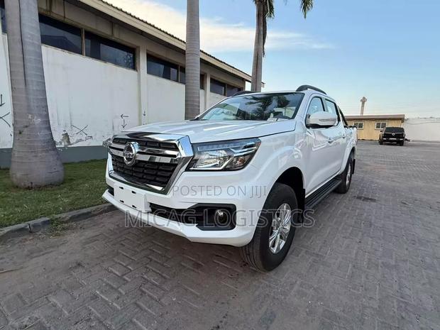 New Nissan Pick-Up 2025 White
